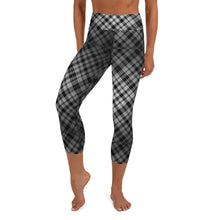 Load image into Gallery viewer, Classy Pattern Yoga Capri Leggings