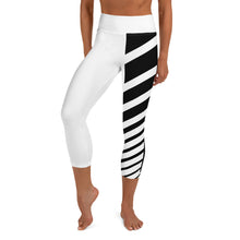 Load image into Gallery viewer, Drag Muscle Up Yoga Capri Leggings